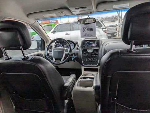 Used 2016 Chrysler Town & Country Touring w/ Driver Convenience Group image 20