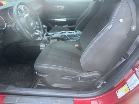 Used 2018 Ford Mustang Coupe RWD image 5