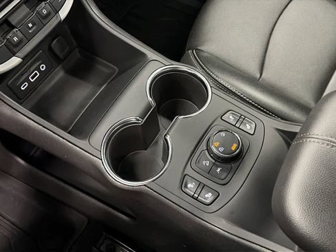 Certified 2024 GMC Terrain SLT w/ Infotainment Package II image 22