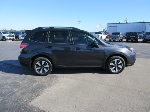 Used 2017 Subaru Forester 2.5i Limited AWD/4WD image 5