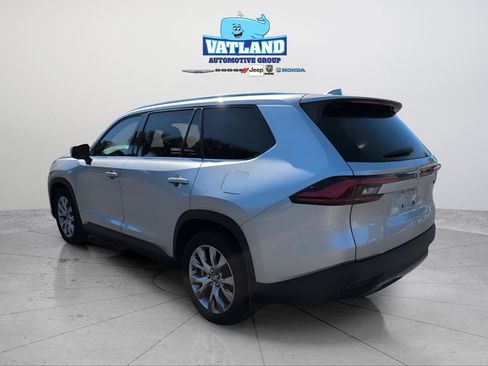 Used 2024 Toyota Grand Highlander FWD image 3