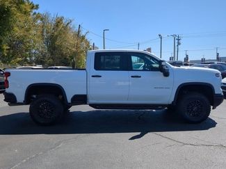 Used 2024 Chevrolet Silverado 2500 ZR2 w/ Technology Package AWD/4WD video 4