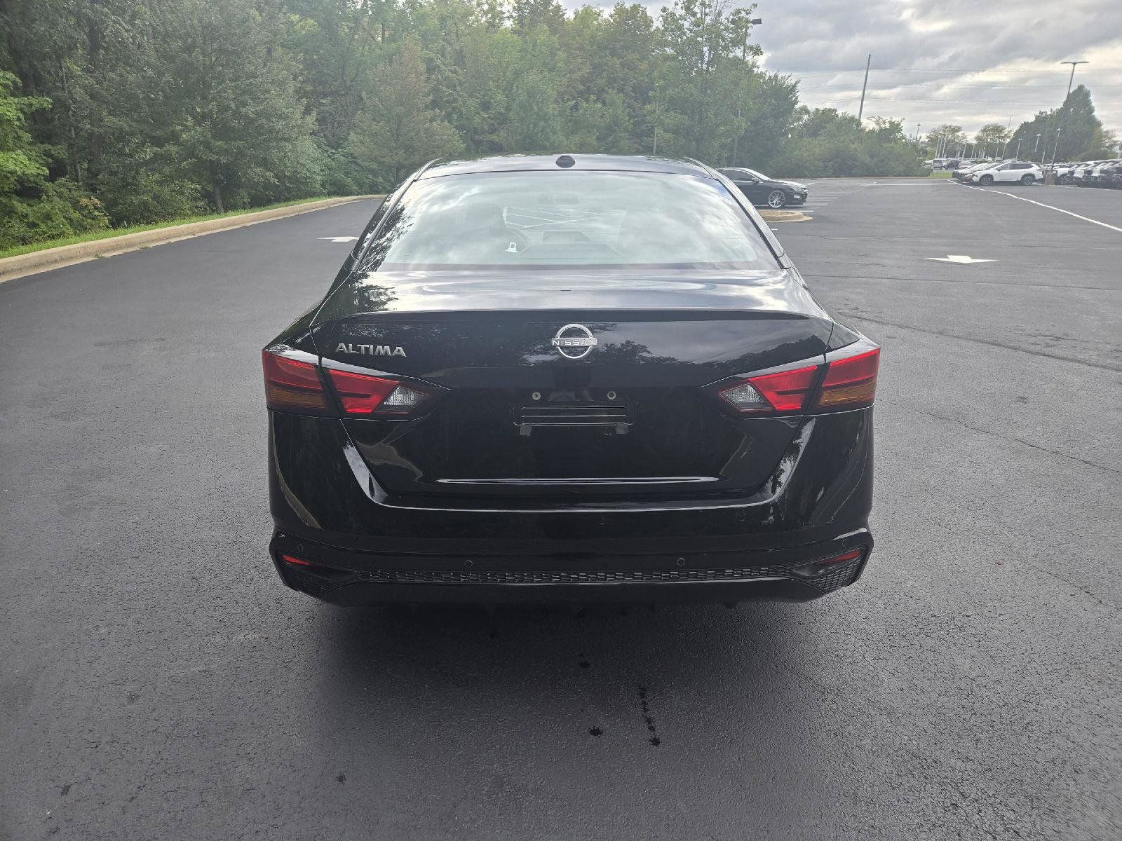 Used 2025 Nissan Altima 2.5 SV FWD image 8