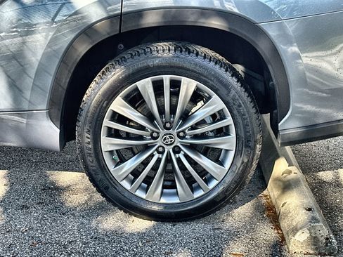 Used 2021 Toyota Highlander Platinum image 8