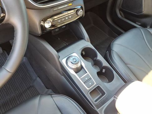 Used 2025 Ford Escape SE w/ PHEV Premium Package image 16