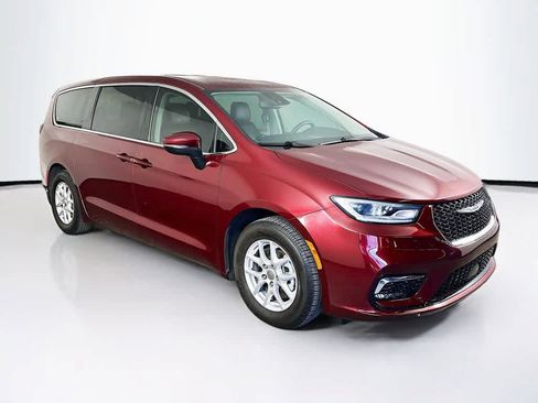 Used 2023 Chrysler Pacifica Touring-L FWD image 24