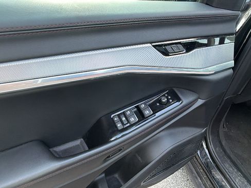 Used 2024 Jeep Wagoneer Launch Edition AWD/4WD image 15
