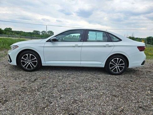 Used 2025 Volkswagen Jetta Sport FWD image 4