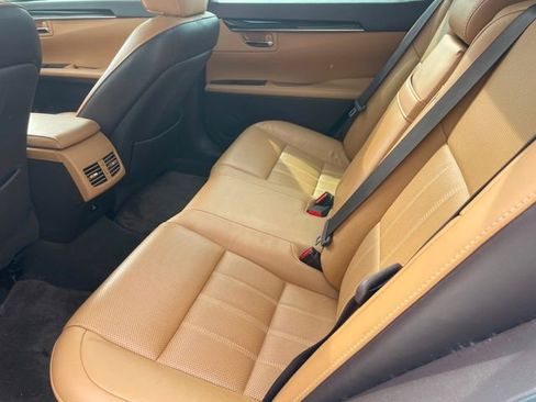 Used 2018 Lexus ES 350 w/ Luxury Package w/Wood Trim image 5