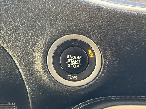 Used 2019 Dodge Challenger SXT image 8