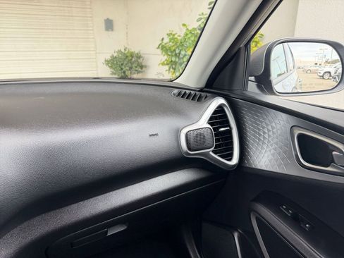 Used 2025 Kia Soul LX w/ LX Technology Package image 35