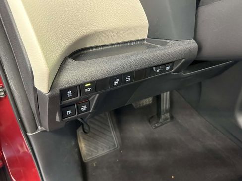 Used 2025 Toyota Sienna Platinum AWD/4WD image 22