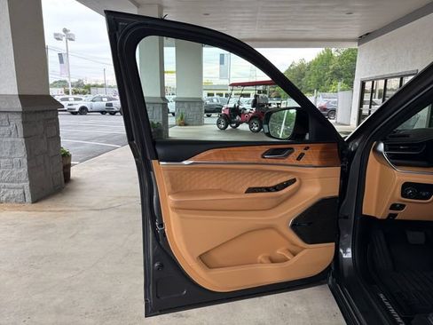 Used 2022 Jeep Grand Cherokee Summit AWD/4WD image 22