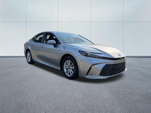 Used 2025 Toyota Camry LE FWD image 4