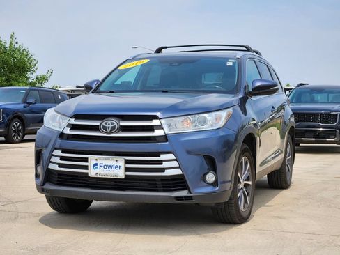 Used 2019 Toyota Highlander XLE AWD/4WD image 4