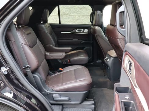 Used 2025 Ford Explorer Platinum w/ LUX Leather Package AWD/4WD image 33