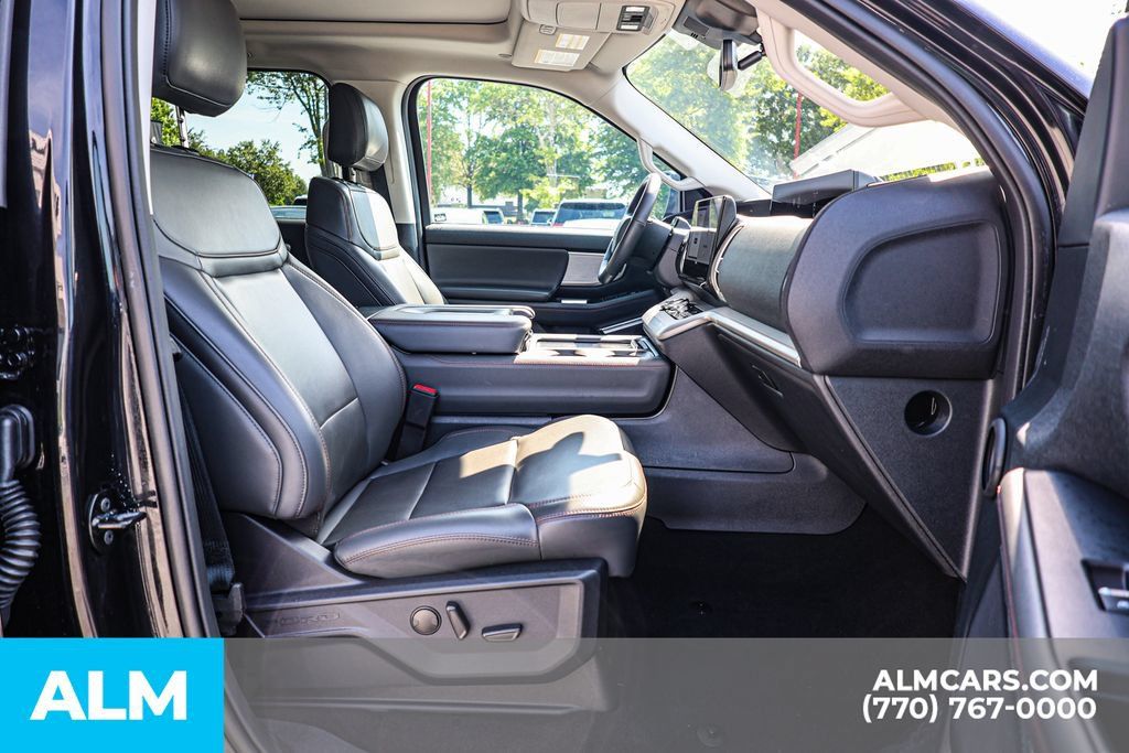 Used 2025 Ford Expedition Active AWD/4WD image 21