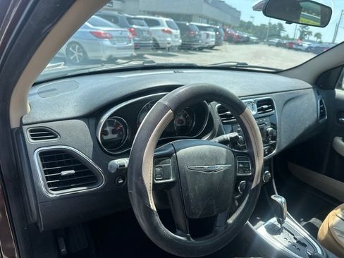Used 2013 Chrysler 200 LX FWD image 13