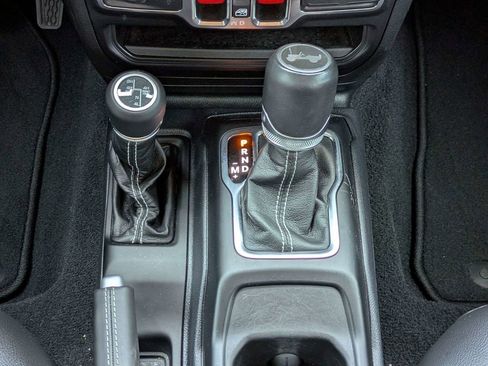 Used 2021 Jeep Wrangler Unlimited Sahara w/ Cold Weather Group image 19