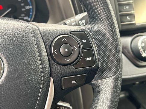 Used 2018 Toyota RAV4 LE AWD/4WD image 22