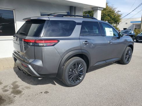 New 2026 Nissan Pathfinder SL w/ SL Premium Package image 3