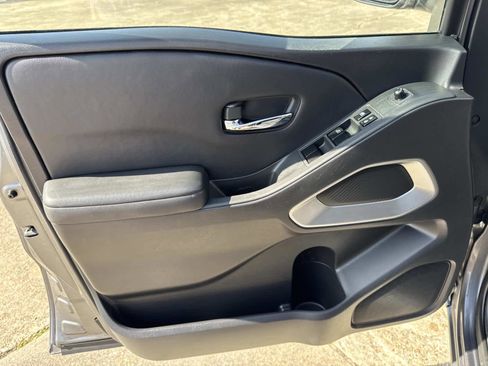 Used 2023 Nissan Frontier SV image 34