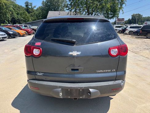 Used 2011 Chevrolet Traverse LS image 3