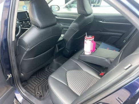 Used 2021 Toyota Camry SE image 5