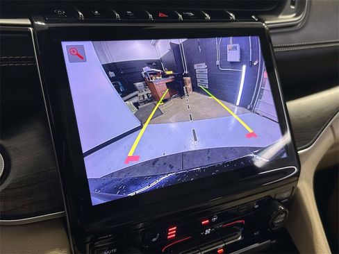 Used 2021 Jeep Grand Cherokee L Limited image 24