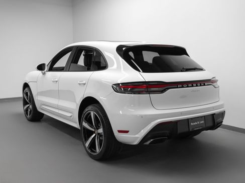 New 2026 Porsche Macan image 3