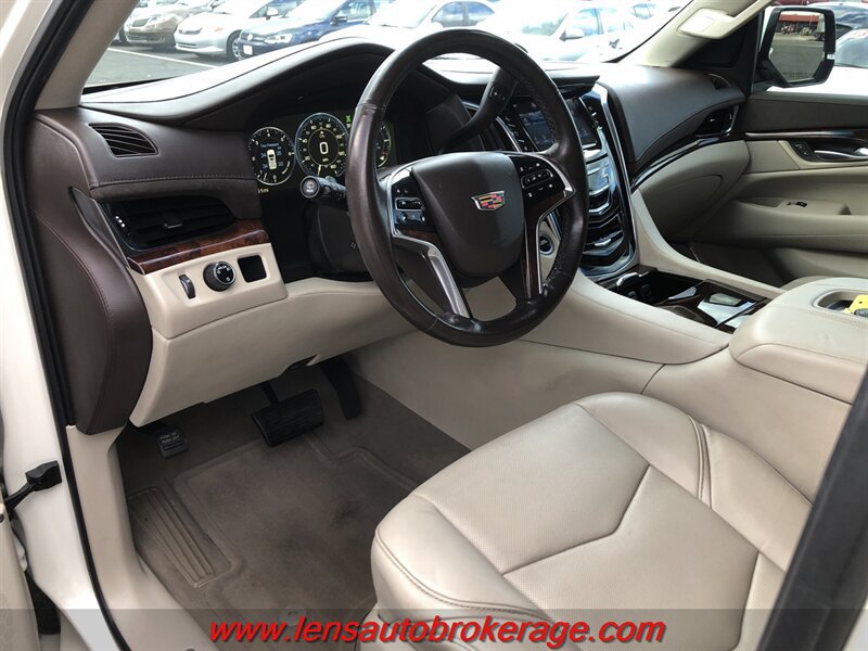 Used 2015 Cadillac Escalade 2WD image 10