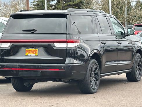 Used 2023 Lincoln Navigator L Reserve image 4