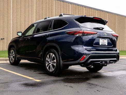 Used 2024 Toyota Highlander XLE image 7