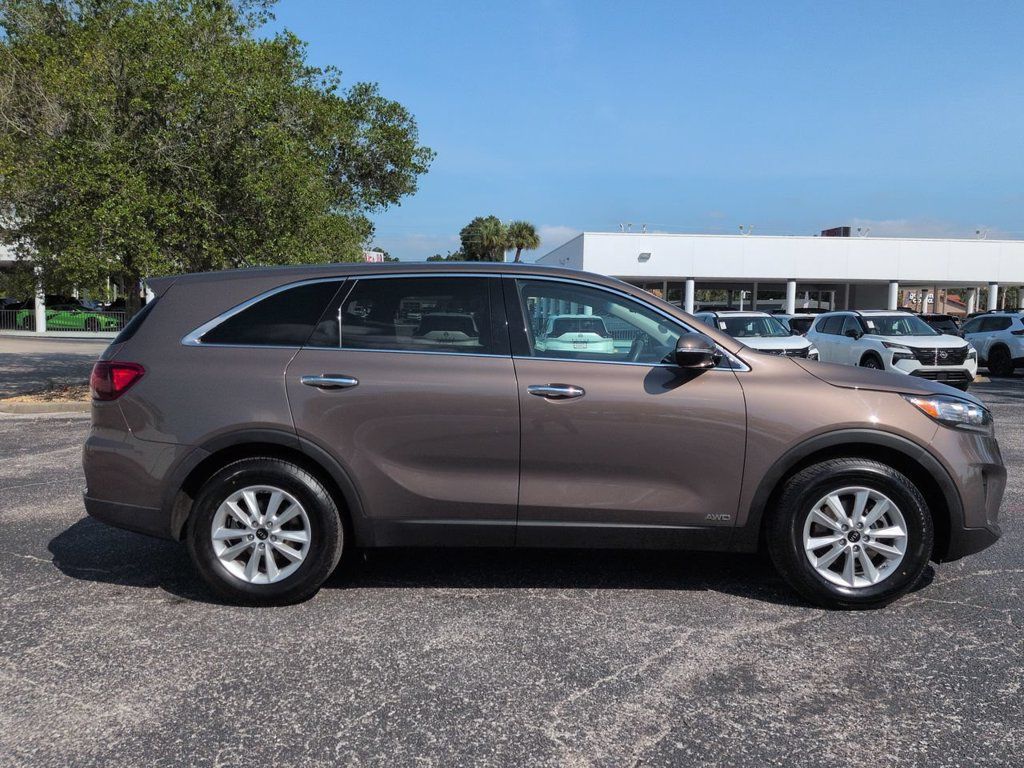 Used 2020 Kia Sorento LX AWD/4WD image 3