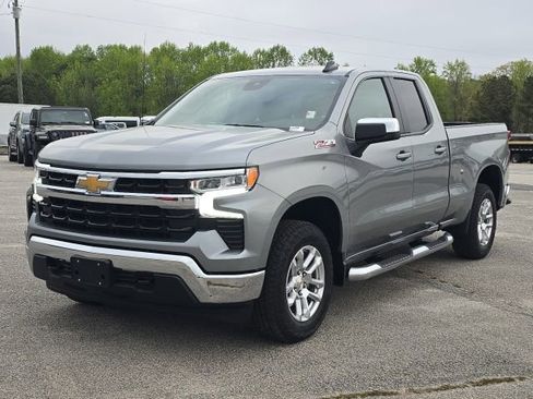 Used 2025 Chevrolet Silverado 1500 LT image 1