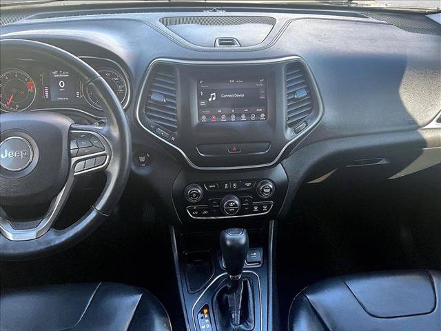 Used 2019 Jeep Cherokee Latitude Plus w/ Comfort/Convenience Group FWD image 8