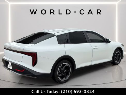 Used 2025 Kia K4 EX image 3