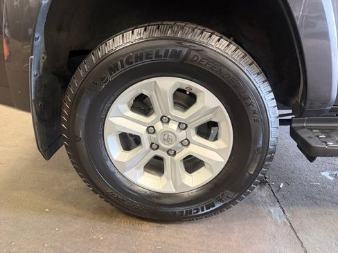 Used 2016 Toyota 4Runner SR5 AWD/4WD image 27