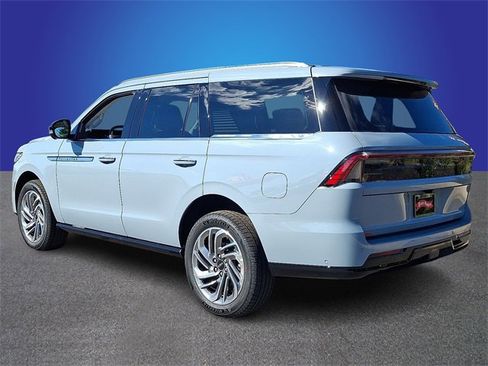 New 2025 Lincoln Navigator Reserve image 4