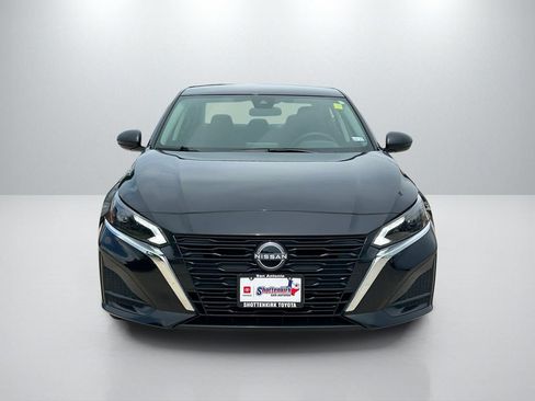 Used 2025 Nissan Altima 2.5 SV FWD image 2