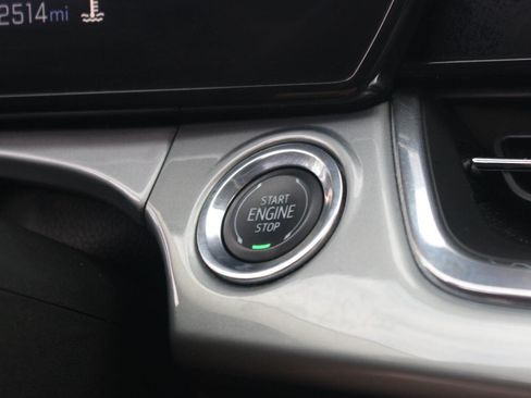Used 2024 Chevrolet Trax LT FWD image 27