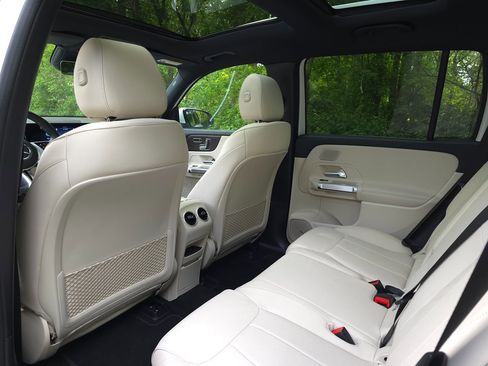 Used 2025 Mercedes-Benz EQB 300 4MATIC image 14