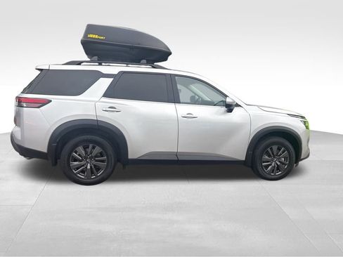 Used 2022 Nissan Pathfinder SV w/ SV Premium Package image 12