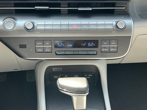 Used 2024 Hyundai Kona SEL FWD image 31