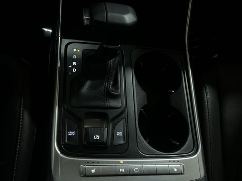 Used 2025 Kia Carnival FWD image 34