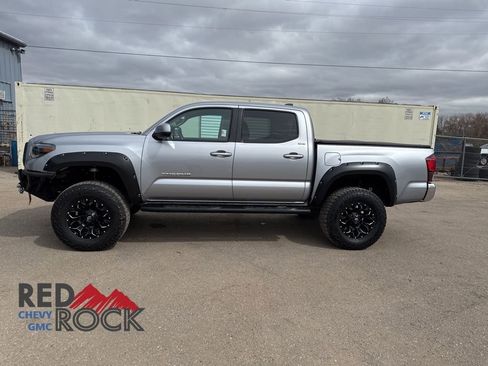 Used 2021 Toyota Tacoma SR5 AWD/4WD image 8