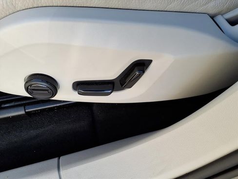 Certified 2023 Volvo XC60 B5 Plus w/ Protection Package Premier image 17