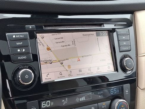 Used 2019 Nissan Rogue SV w/ Sun & Sound Touring Package image 17