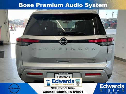 Used 2024 Nissan Pathfinder Platinum AWD/4WD image 8