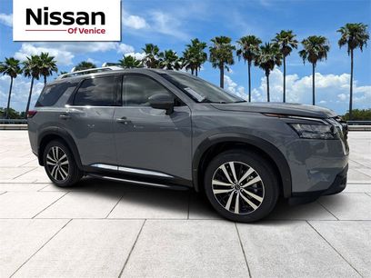 New 2025 Nissan Pathfinder Platinum w/ Lighting Package (N93)